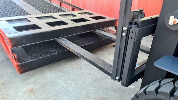 DR8 - Dock Ramp  - 8 Ton / Air Tyres