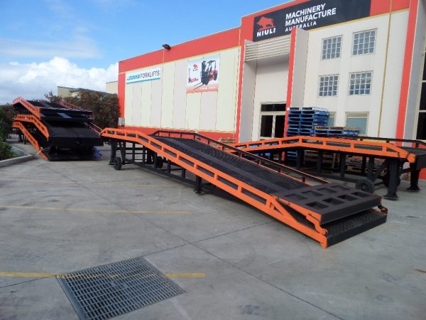 DR8S - Dock Ramp 8 Ton / Solid Tyres